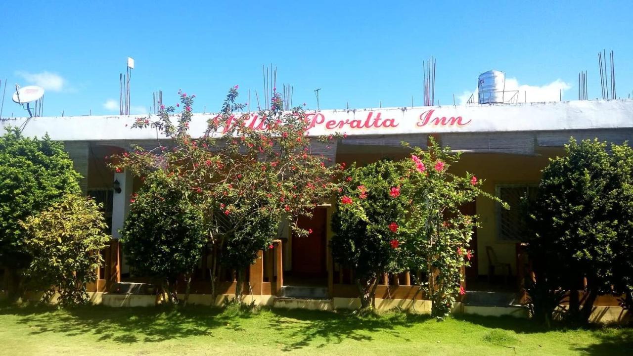 Villa Peralta Inn Donsol Exterior foto